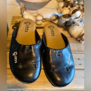 ⚓️Flip CrittsT-Posts Anchor Cut-Out Vibram Memory Slip-On Leather Mules⚓️